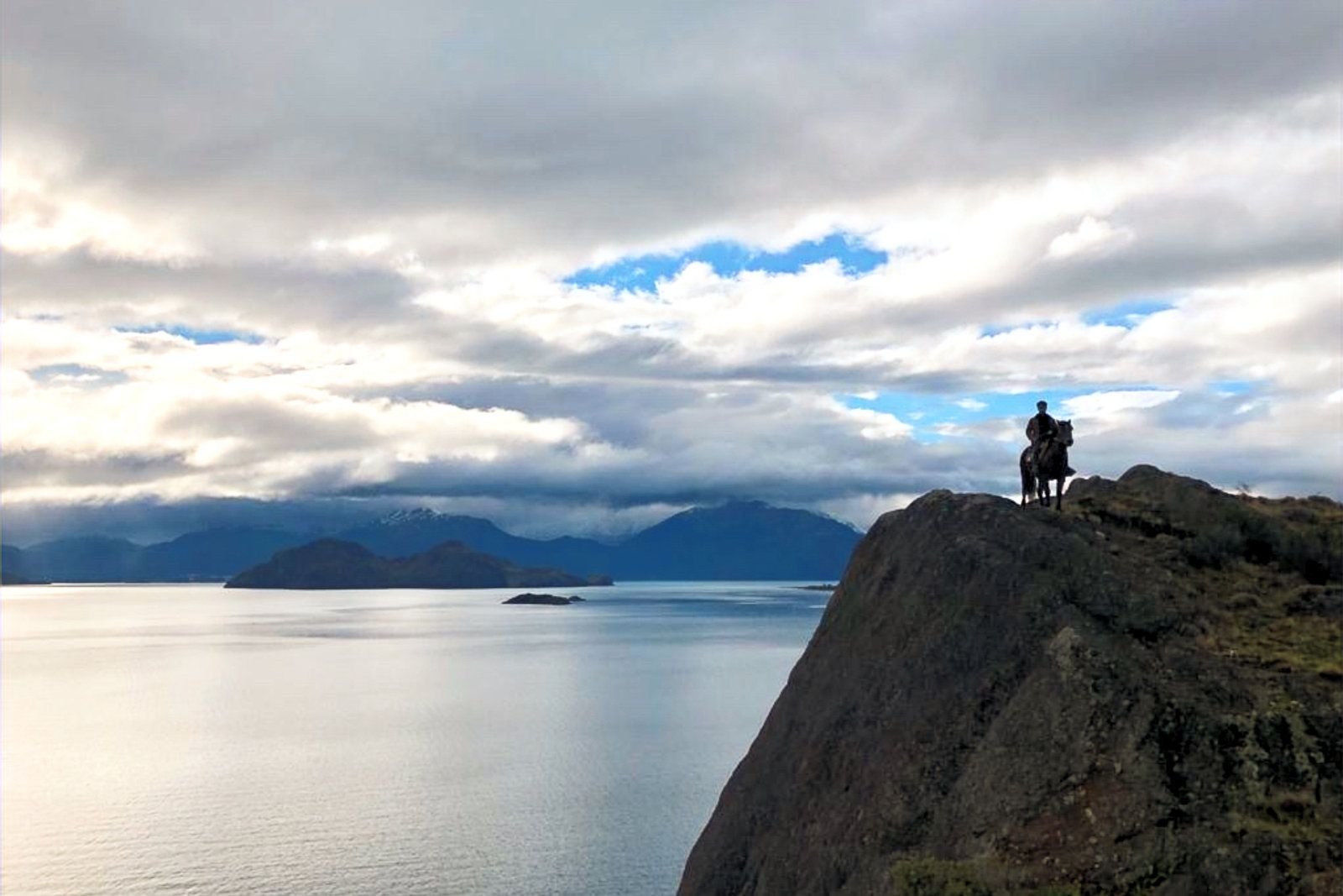 Guided trek in the hills near Puerto Guadal